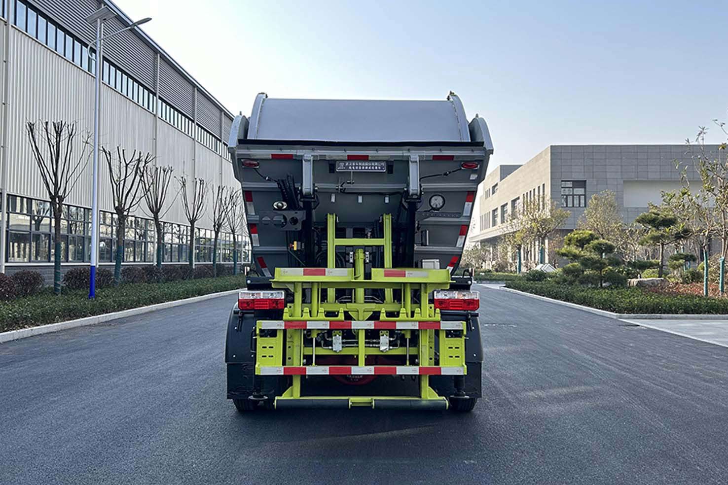 武客华中牌WH5080ZZZDBEV纯电动自装卸式垃圾车公告图片