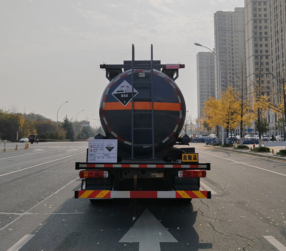 專威牌HTW5327GFWZZ6腐蝕性物品罐式運(yùn)輸車公告圖片