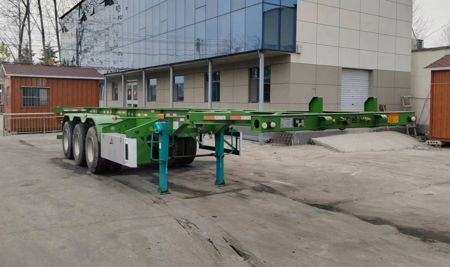 天瑞牌11.5米35.2吨3轴集装箱运输半挂车(HLY9400TJZ30)