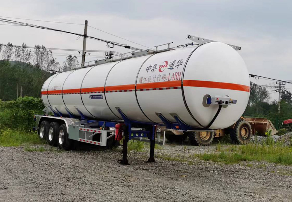 通华牌12.8米32.1吨3轴易燃液体罐式运输半挂车(THT9400GRYE)