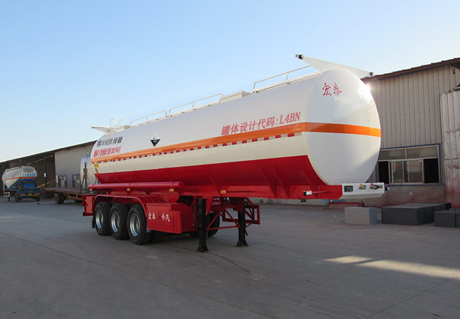 正康宏泰牌10.1米32.5吨3轴腐蚀性物品罐式运输半挂车(HHT9402GFWA)