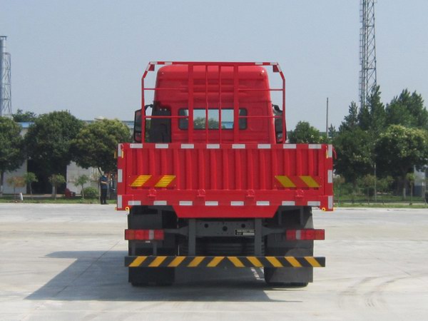 ZZ1167K511JF1 豪沃牌256马力单桥柴油6.8米国六载货汽车图片