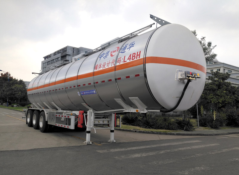 通华牌12.7米32.2吨3轴易燃液体罐式运输半挂车(THT9403GRYE1)
