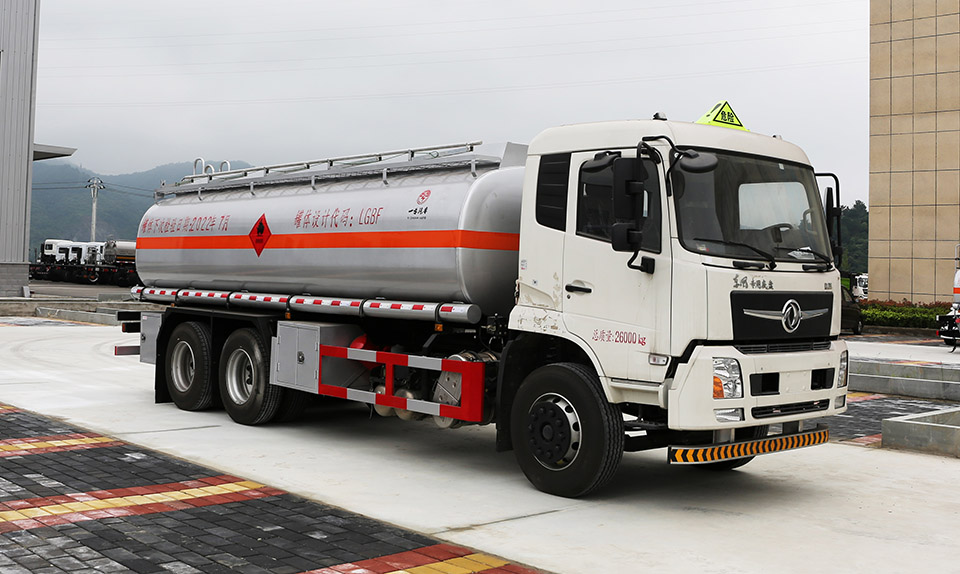 YZZ5260GRY6 专致牌易燃液体罐式运输车图片