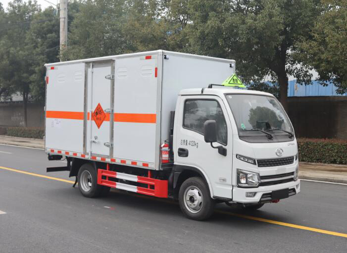 中汽力威牌HLW5040XQYSH6爆破器材運(yùn)輸車公告圖片