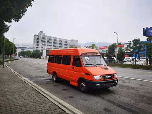 新逾捷牌XYT5048XYBNJ4運(yùn)兵車公告圖片