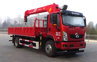 随车起重运输车