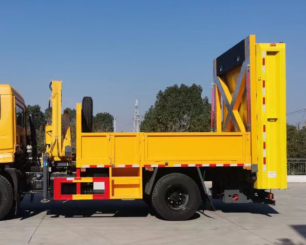 程力威牌CLW5140TFZZ6防撞緩沖車公告圖片