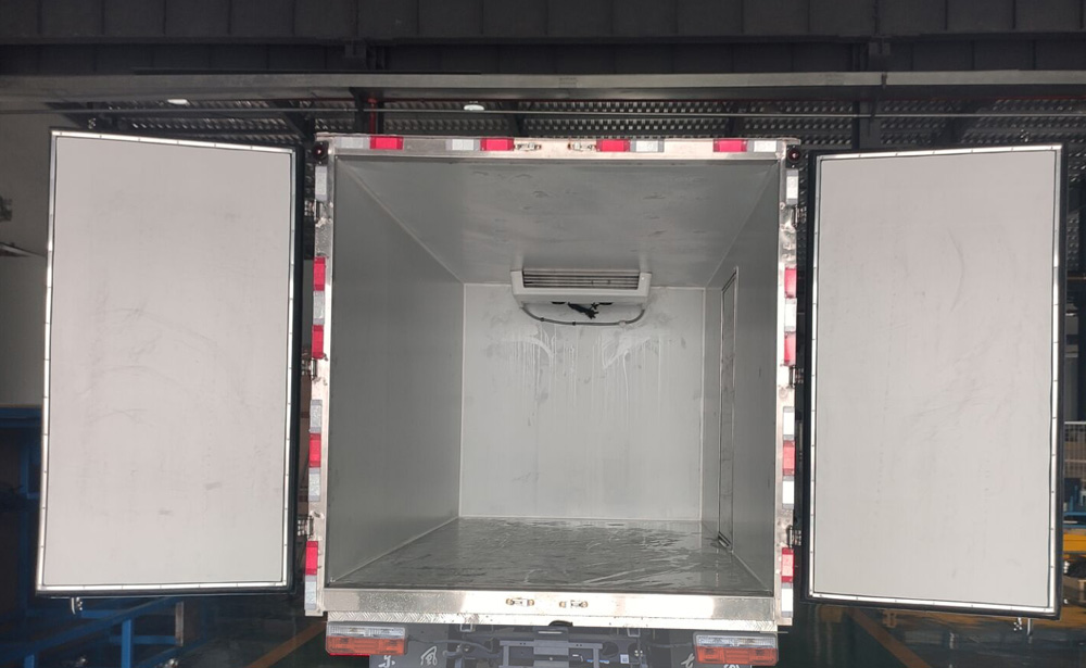 东风牌DFA5040XLCEBEV4纯电动冷藏车公告图片