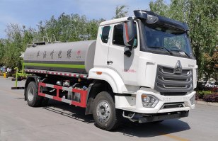 绿化喷洒车