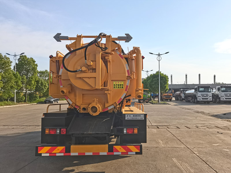 楚勝牌CSC5168GQWZ6清洗吸污車公告圖片