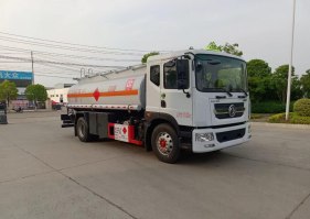易燃液体罐式运输车