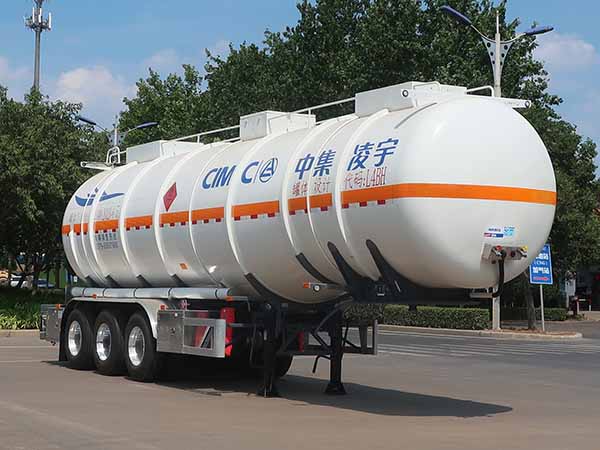 凌宇牌11.8米33.2吨3轴易燃液体罐式运输半挂车(CLY9405GRY44)