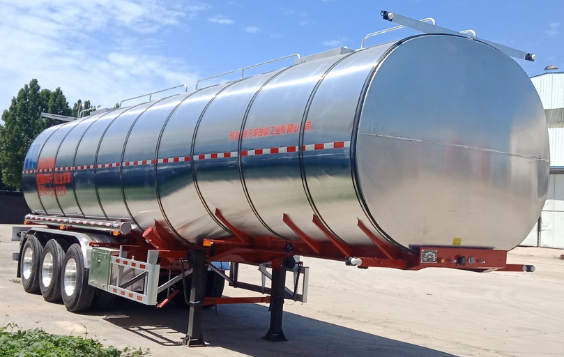 邢牛牌11.5米31.9吨3轴普通液体运输半挂车(XCG9401GPG)
