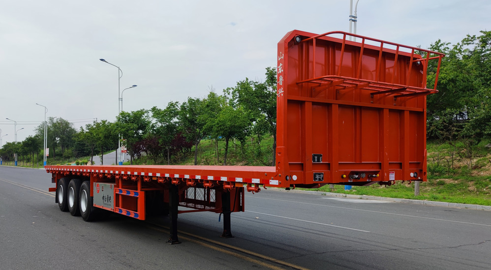 中企鲁兴牌13米33.9吨3轴平板运输半挂车(LXW9400TPB)