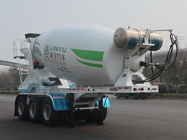 凌宇牌8.1米31.7吨3轴混凝土搅拌运输半挂车(CLY9402GJB)