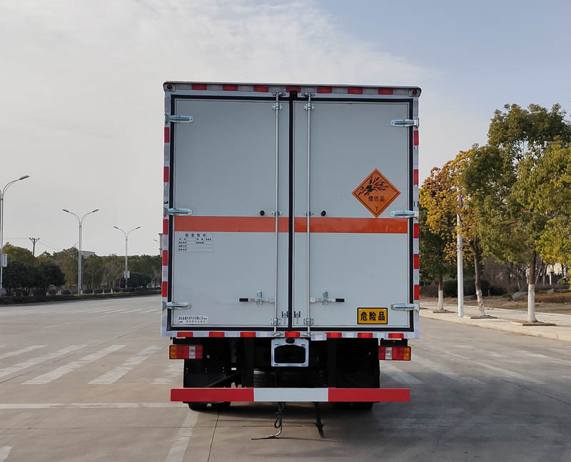 百捷牌QYY5120XQYZZ6爆破器材運(yùn)輸車公告圖片