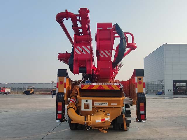 三一牌SYM5450THBF混凝土泵車公告圖片