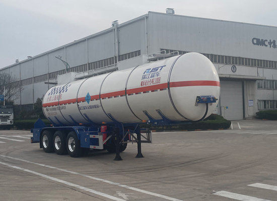 瑞江牌10.9米32.5吨3轴易燃液体罐式运输半挂车(WL9405GRYD28C2)