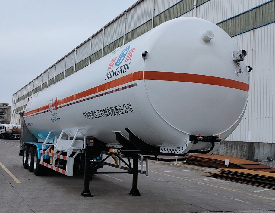 明欣牌13.6米25.3吨3轴低温液体运输半挂车(NMX9400GDYW)