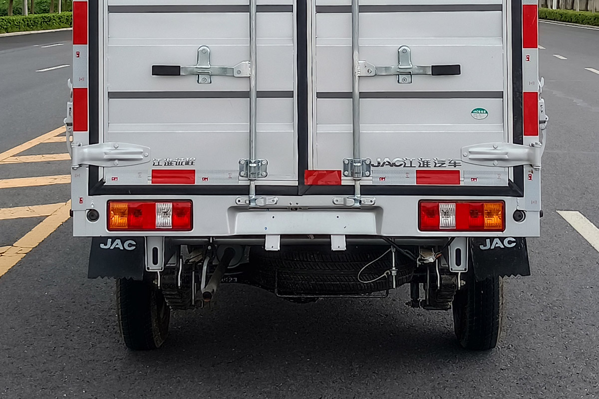 江淮牌HFC5031CCYP24E1C1QS-2倉(cāng)柵式運(yùn)輸車公告圖片