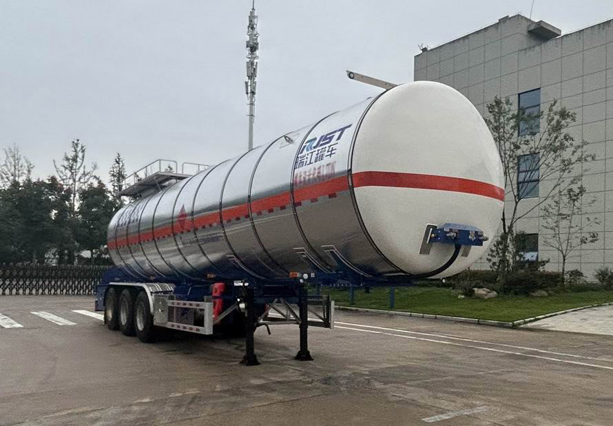 瑞江牌12.3米31吨3轴易燃液体罐式运输半挂车(WL9405GRYD40YC2)