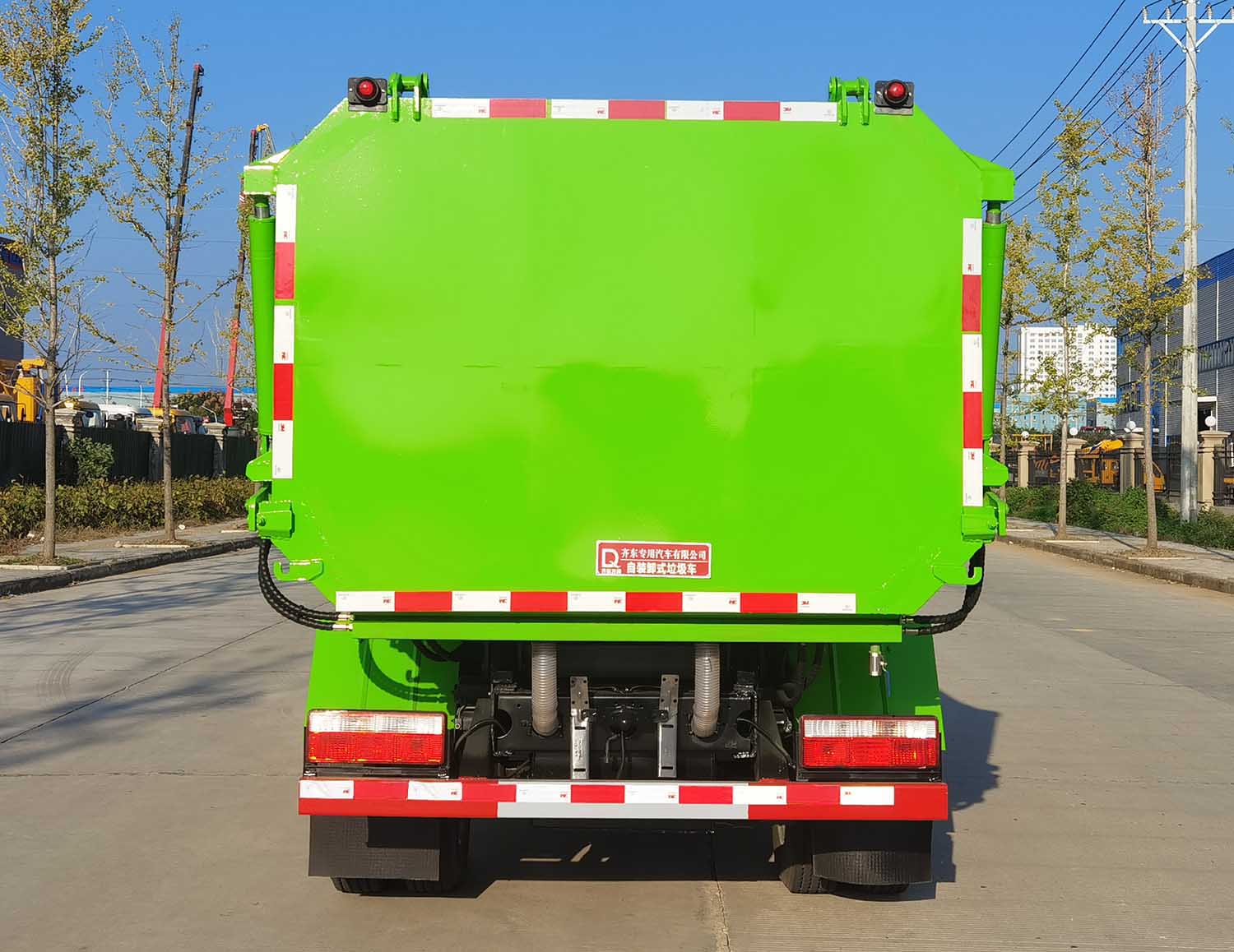 齐东方牌CLD5041ZZZEQ6自装卸式垃圾车公告图片