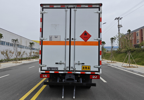 匯力威牌VVV5040XRYBJ6易燃液體廂式運(yùn)輸車(chē)公告圖片