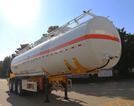 开乐牌11.6米33.3吨3轴易燃液体罐式运输半挂车(AKL9401GRY38)