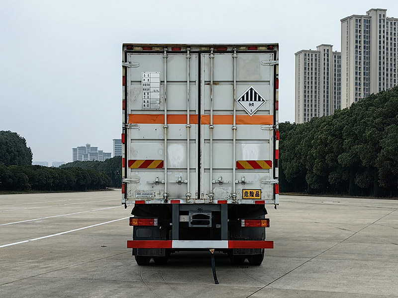 楚勝牌CSC5329XZWS6雜項(xiàng)危險(xiǎn)物品廂式運(yùn)輸車公告圖片