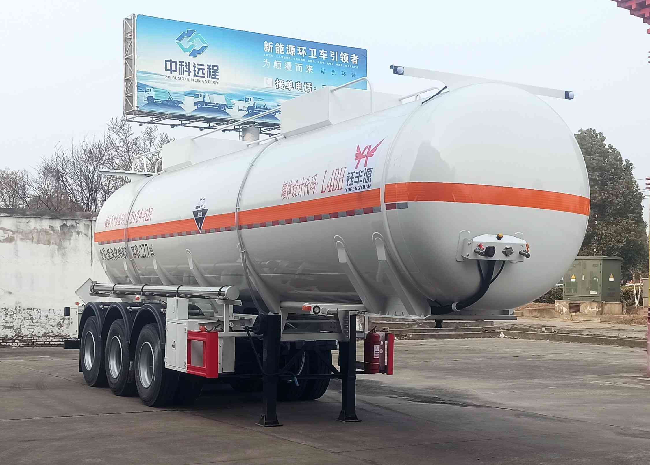 钰丰源牌10.1米33.5吨3轴腐蚀性物品罐式运输半挂车(YFY9403GFW)