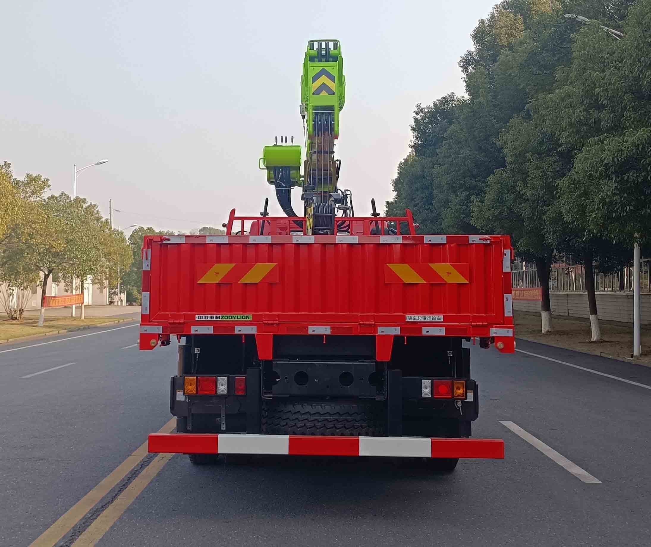 中聯(lián)牌ZLJ5180JSQBJ隨車起重運輸車公告圖片