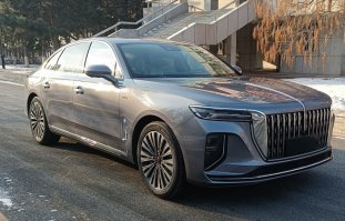 红旗牌CA7300HA6TA型轿车