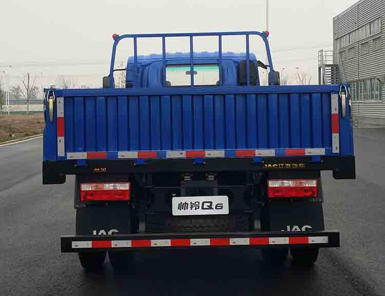 HFC1048P71K3C7S 江淮牌159马力单桥柴油4.2米国六载货汽车图片