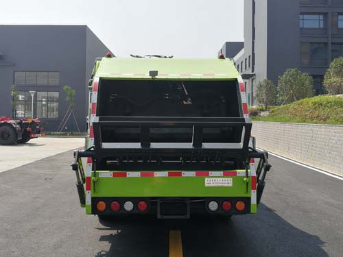 东风股份多利卡D7 CSC5125ZYS6压缩式垃圾车公告图片