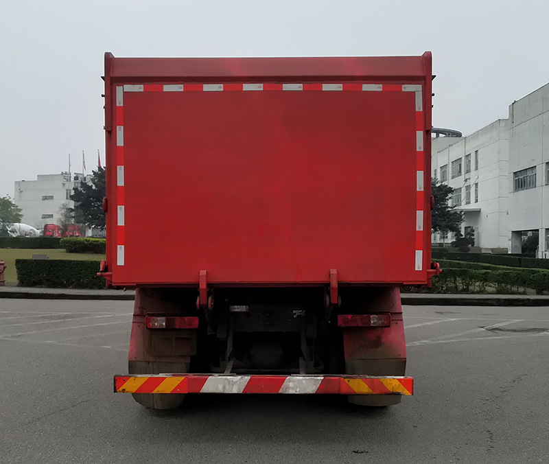 红岩牌CQ5317ZLJEV09256自卸式垃圾车公告图片