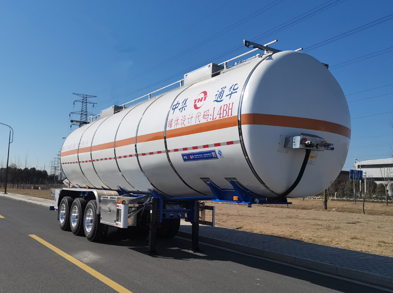通华牌11米33吨3轴腐蚀性物品罐式运输半挂车(THT9405GFWF)