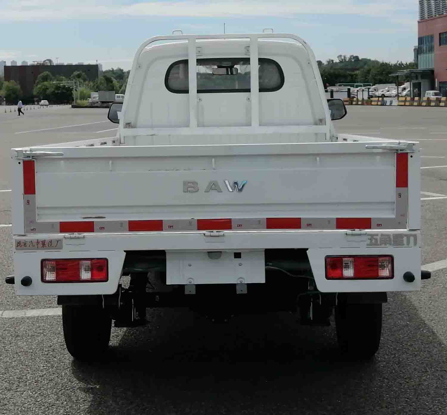 BAW1030P1B51 锐胜牌133马力单桥汽油3.3米国六轻型载货汽车图片