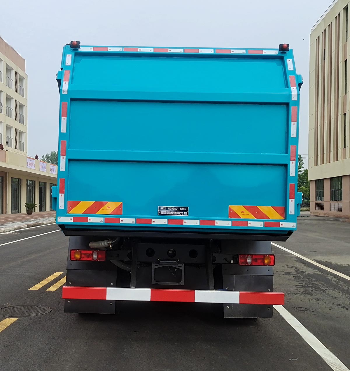 中振汉江牌HJZ5180ZXL6DF厢式垃圾车公告图片
