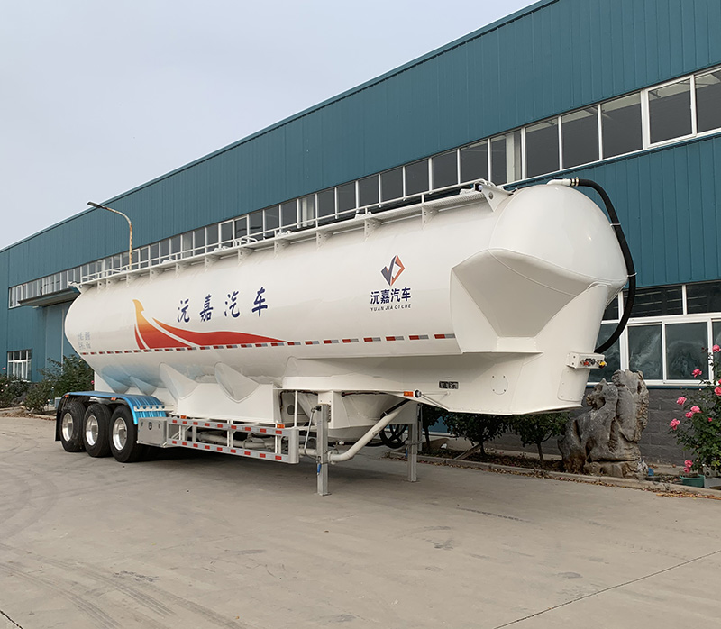 新博沅牌12.9米33.2吨3轴低密度粉粒物料运输半挂车(YYJ9400GFL02)