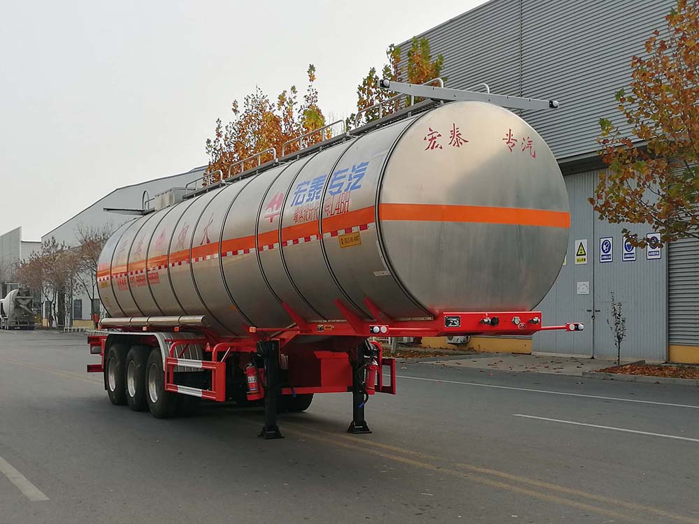 正康宏泰牌12米32.7吨3轴易燃液体罐式运输半挂车(HHT9400GRYG)