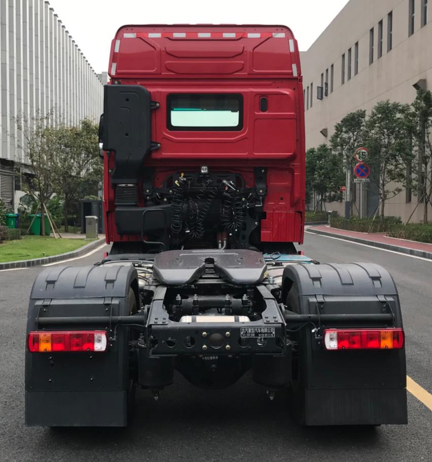 BJ4180D6AP-01 北京牌471马力单桥柴油国六半挂牵引车图片