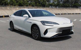 比亚迪牌BYD7151YT6HEV5型插电式混合动力轿车