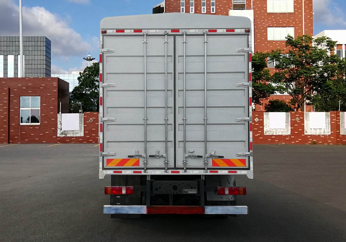 汕德卡牌ZZ5186CCYN501GF1倉柵式運(yùn)輸車公告圖片