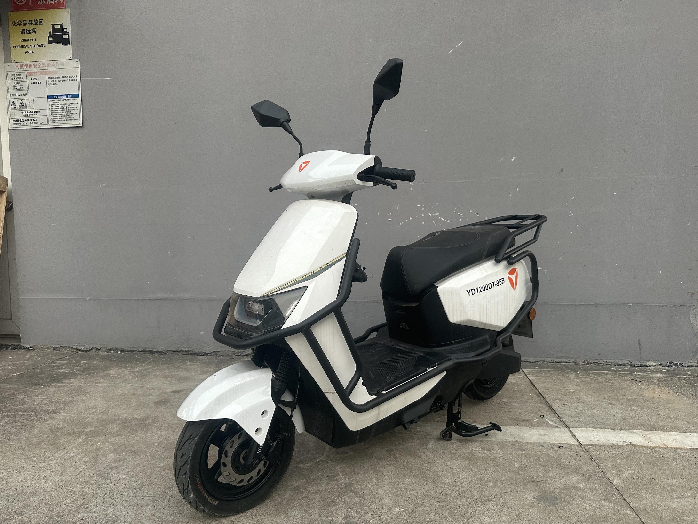 雅迪牌YD1200DT-95B电动两轮摩托车公告图片