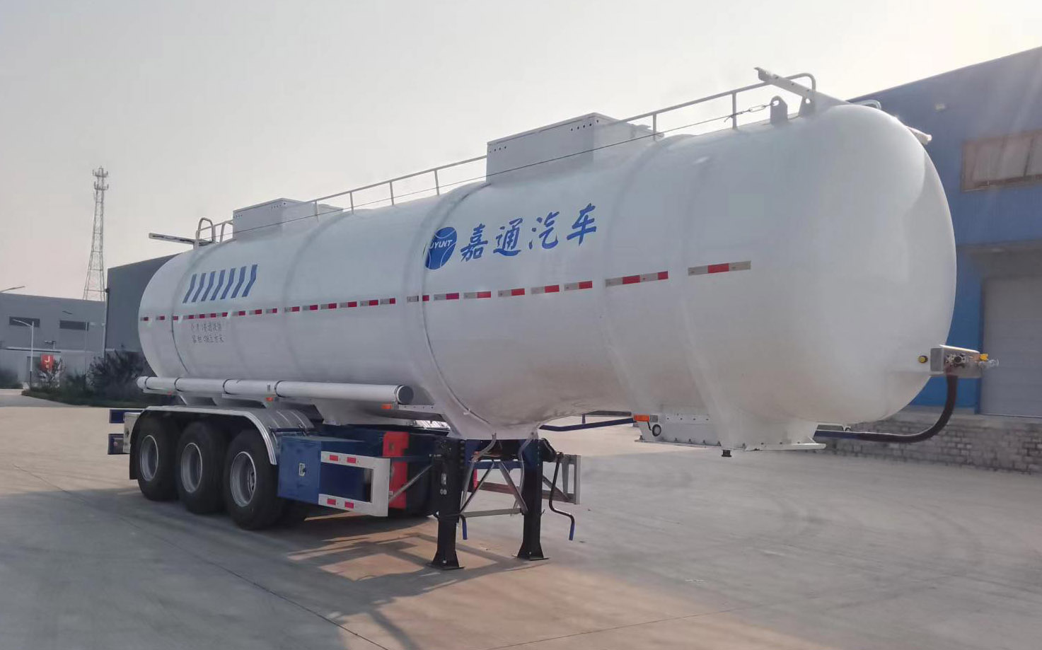 嘉运通牌11米33.7吨3轴普通液体运输半挂车(JTC9409GPGB38)