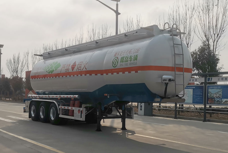 曙岳牌11.6米33.1吨3轴易燃液体罐式运输半挂车(DSY9401GRY42)