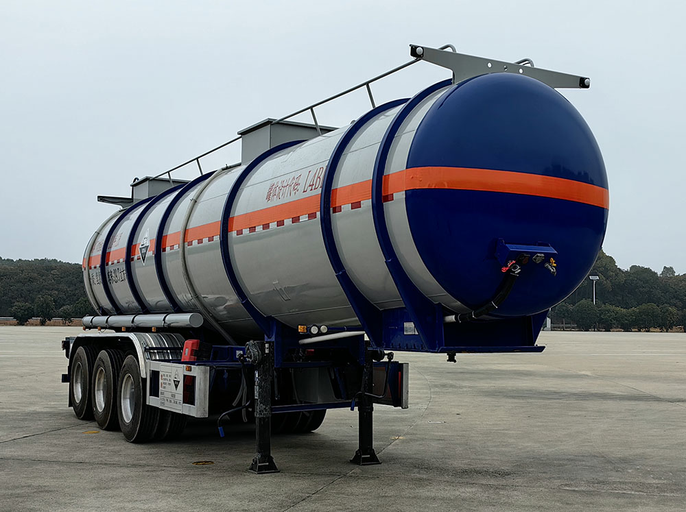 楚胜牌10.6米32.5吨3轴腐蚀性物品罐式运输半挂车(CSC9401GFWCY)