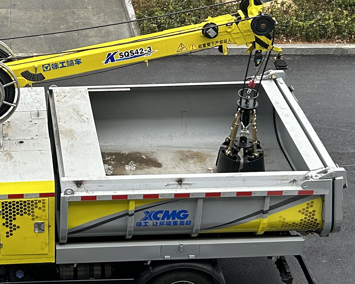 徐工牌XGH5071TWGQ6挖掏式管道疏通車公告圖片