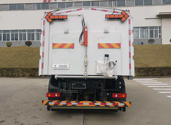 福龍馬牌FLM5180TSLDFBEVK純電動掃路車公告圖片